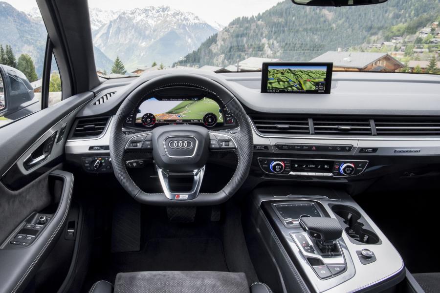 Торпедо Audi Q7 TDI Quattro S-Line (4M) 2015 года  (WW) (фото 20 из 30)